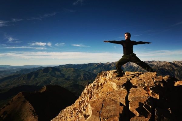 Yoga-Übung Virabhadrasana II - Die Haltung des Kriegers auf dem Berg