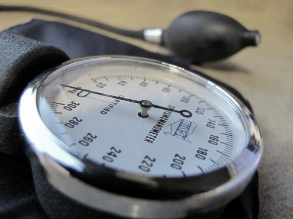 Blutdruckmessgerät bei hoher Blutdruck