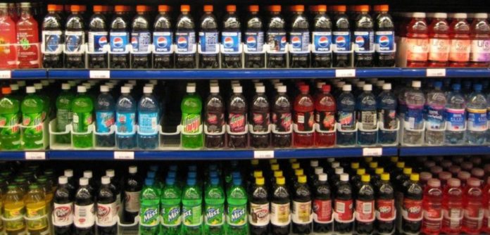 Soft drinks mit Aspartam im Supermarkt