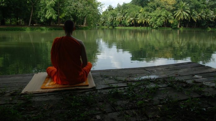 Meditation nach Thich Nhat Hanh am See