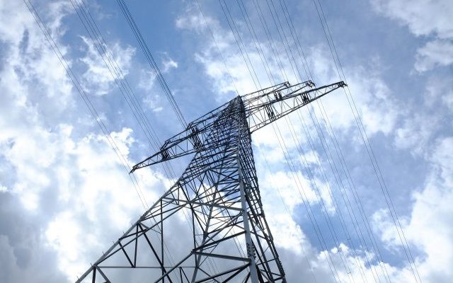 Elektrosmog Strommasten mit Elektrosmog sind einer von vielen Energie-Toxine
