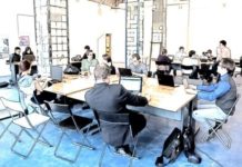 Motivation von Mitarbeitern: Methoden & Tipps Mitarbeiter am Arbeitsplatz