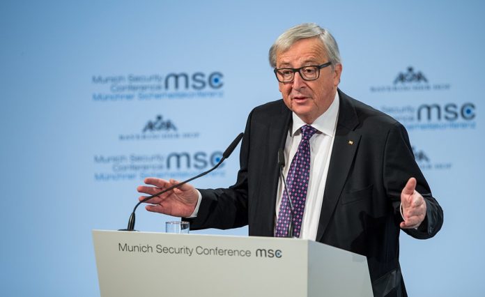 1200px-Jean-Claude_Juncker_MSC_2018 Jean-Claude Juncker während der Münchener Sicherheitskonferenz 2018