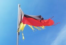 Deutschland in der Welt  – von der „Null-“ zur „Lach-Nummer“ Zerrissene Deutschland Flagge