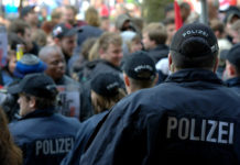 Corona – Macht und Globalismus (Ein Einwurf) Demonstration mit Polizei in Hamburg